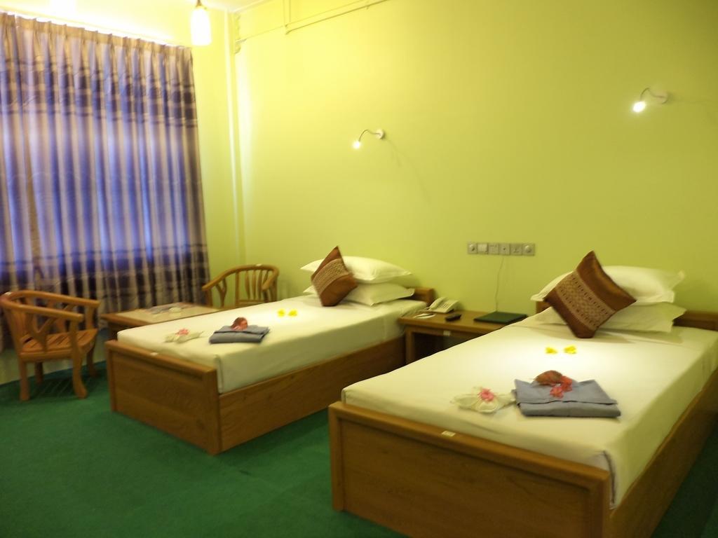 Jade Royal Hotel 3*