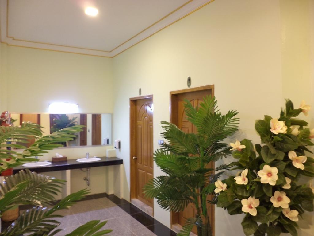 Jade Royal Oattara Thiri